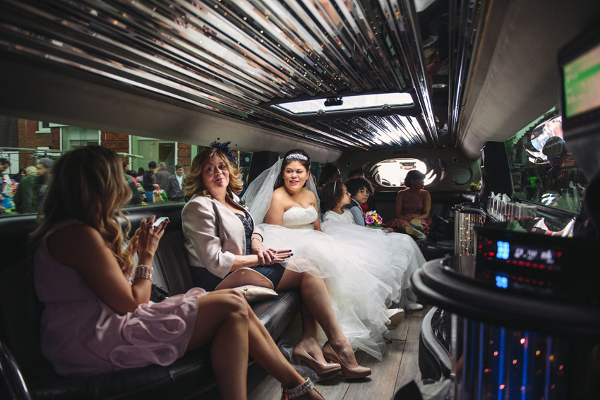 brudfölje i limousine