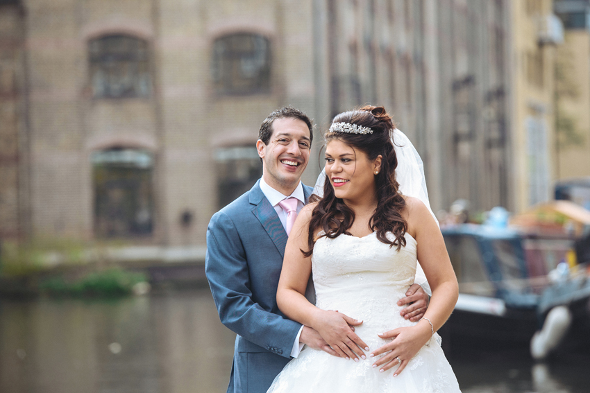 bröllop i lagerlokal parporträtt