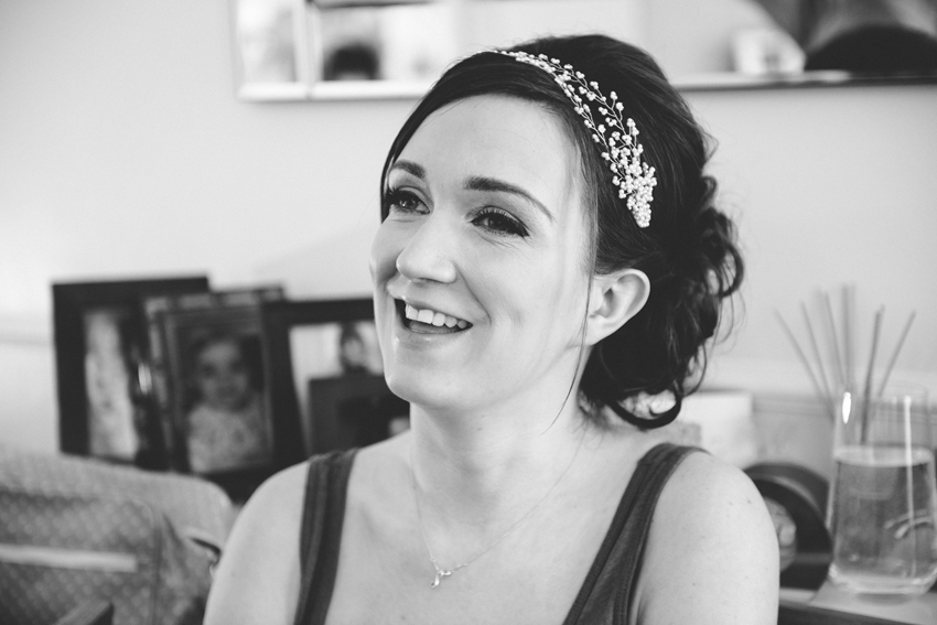 vintagebröllop brud med diadem på