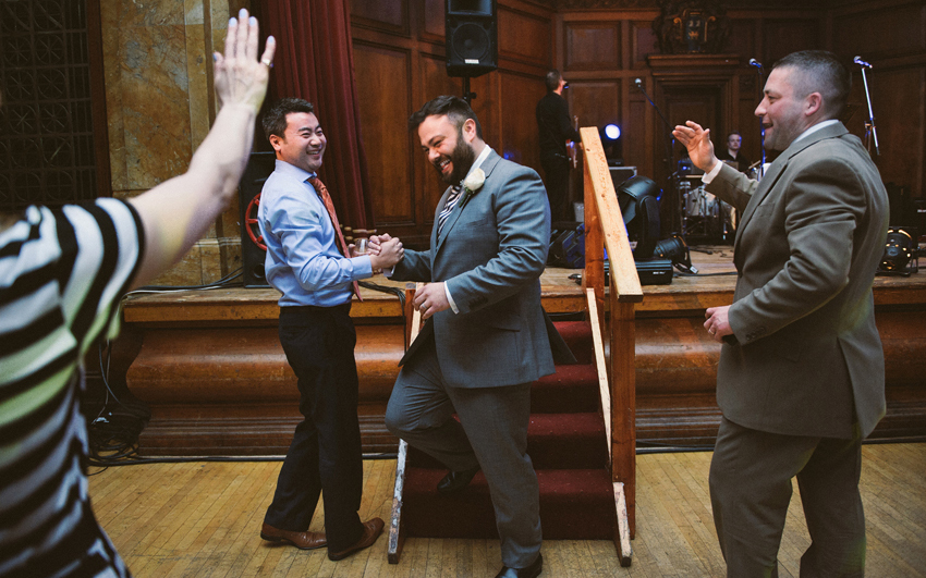 High five till brudgum