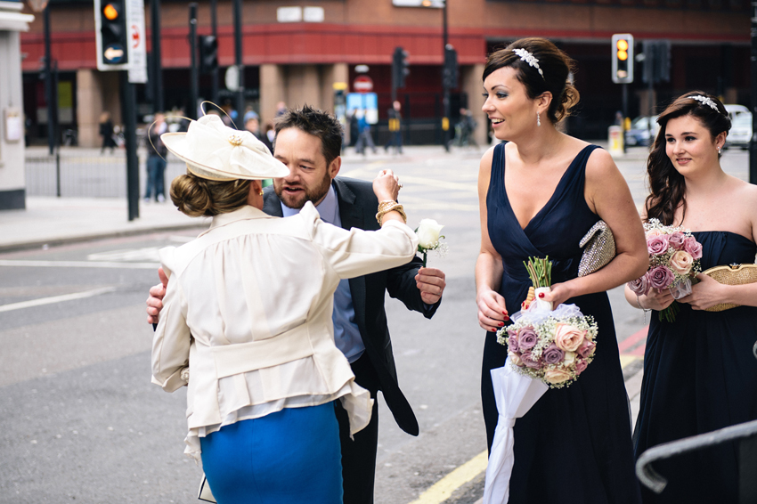 gäster inför vigsel