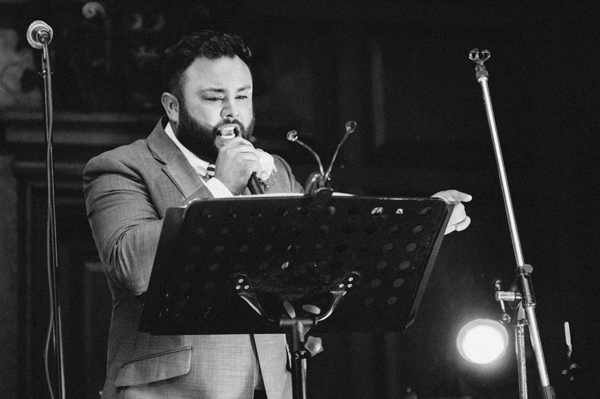 Brudgum sjunger Rockyoke