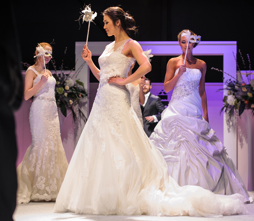 high end fashion modeshow brudklänningar