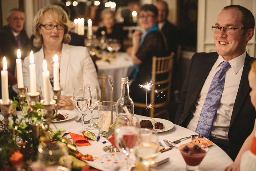 dessert med tomtebloss serveras bröllopsmottagning