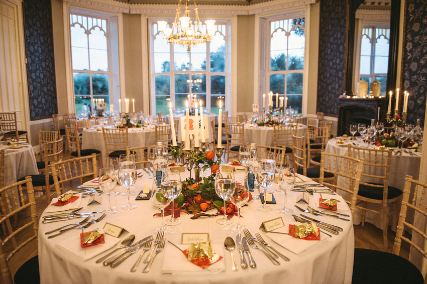 rumsdekor höstbröllop bordsdukning