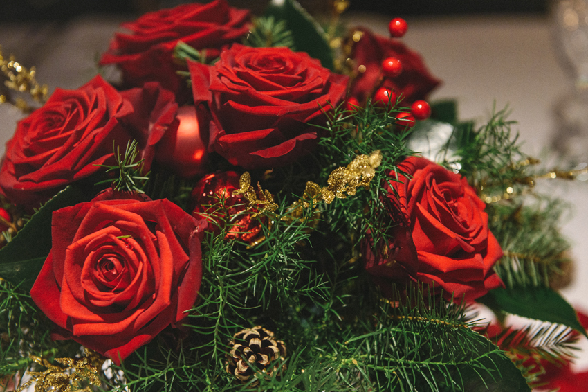 Christmas wedding read roses and pine cones 