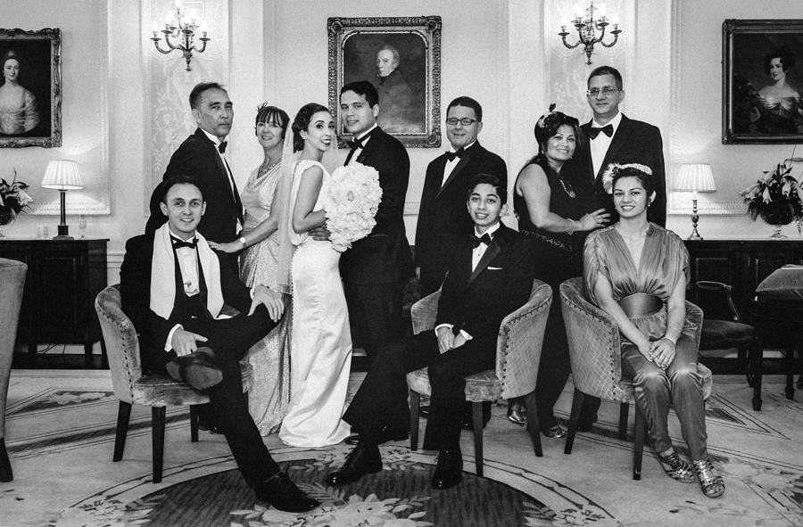 gruppbild bröllop med Gatsby tema